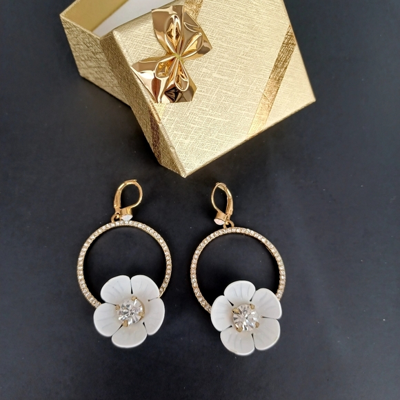 Betsey Johnson Flowers Earrings - Picture 1 of 9